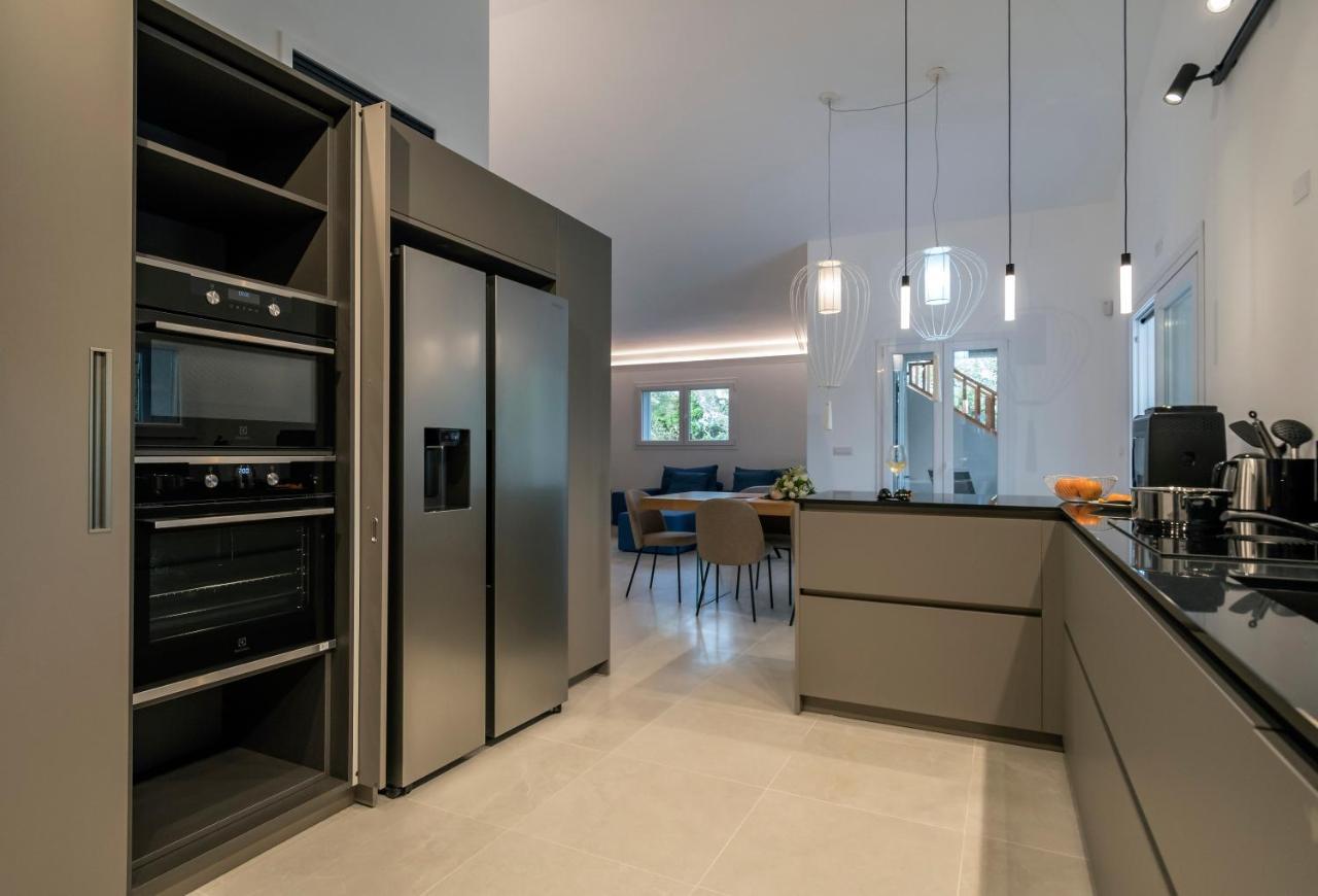 Villa Golden Root Real Estate サン・テオドーロ エクステリア 写真